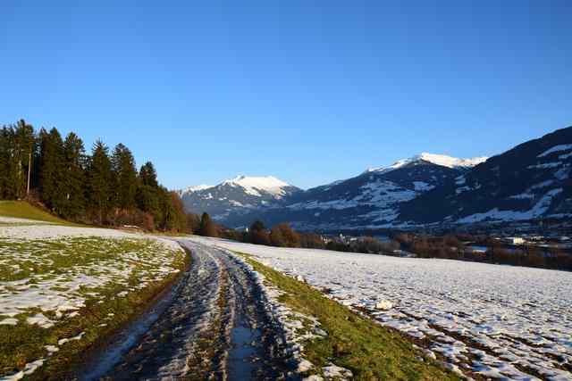 Baumkirchen - Wiesenweg Baumkirchen - Wiesenweg nach Fritzens
